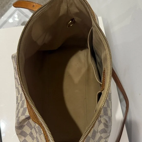 Louis Vuitton Brown and Cream Checkered Shoulder Bag - Picture 4 of 6